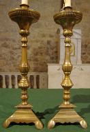 deux chandeliers d'autel