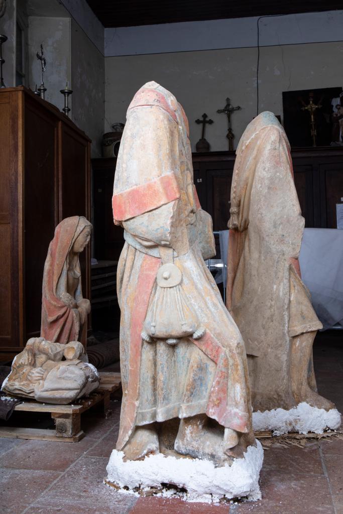 groupe sculpté de la Mise au tombeau