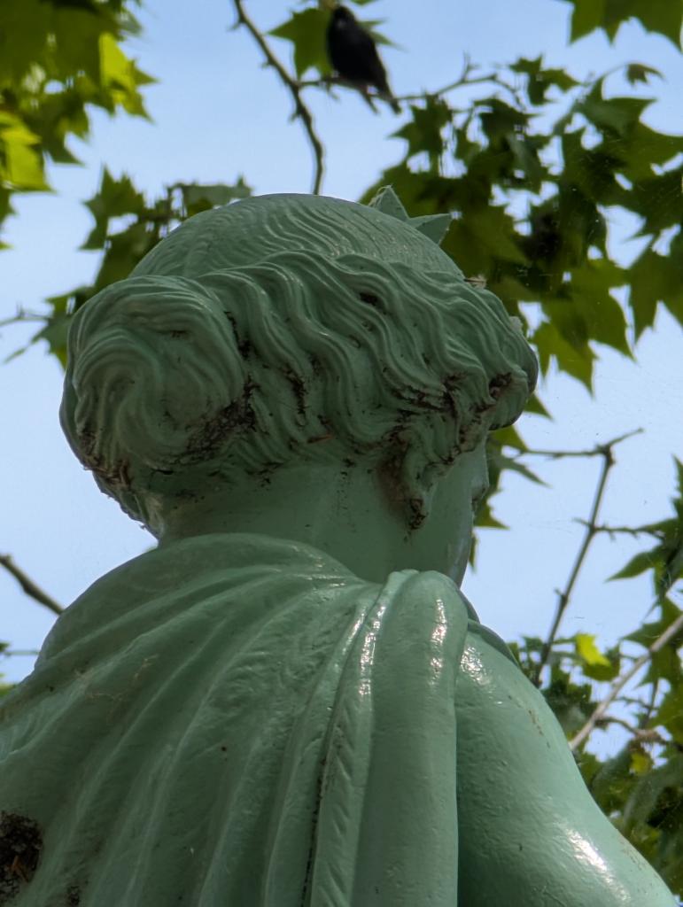 monument (monument commémoratif), fontaine monumentale, de la république, ou Diane chasseresse