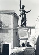 monument (monument commémoratif), fontaine monumentale, de la république