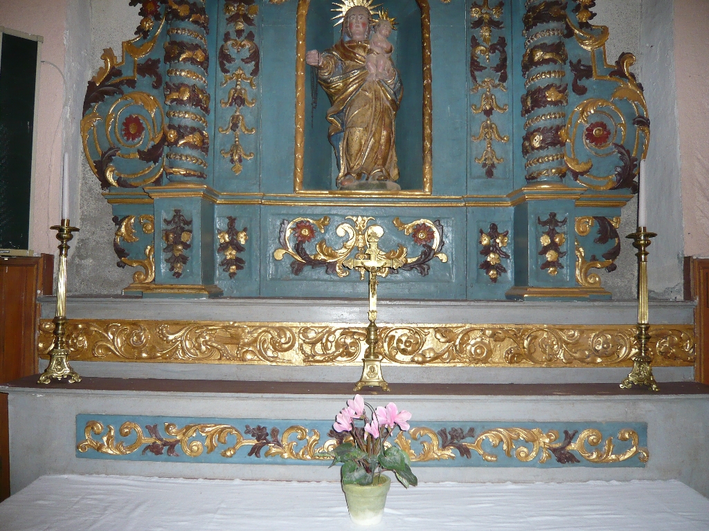 chandeliers (2) ; croix d'autel