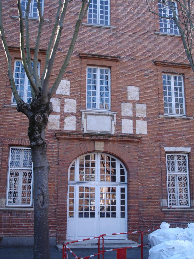hôtel de Bernuy, puis collège universitaire, actuellement lycée Pierre de Fermat