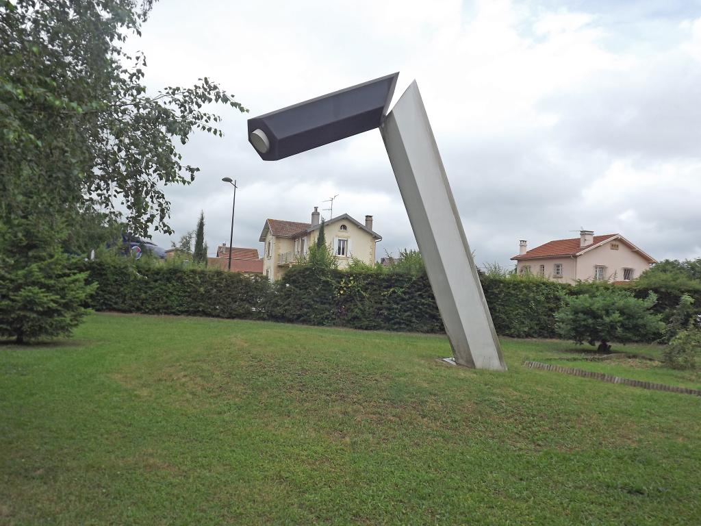 sculpture : crayon monumental ou crayon sémaphore