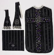 chasuble noire avec étole, manipule et voile de calice (n° 28)