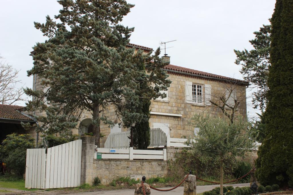 village de Castelnau-sur-l'Auvignon