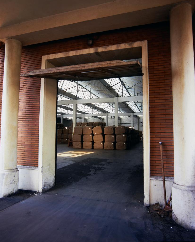 usine de tabac dite entrepôt de fermentation naturelle et artificielle de tabac