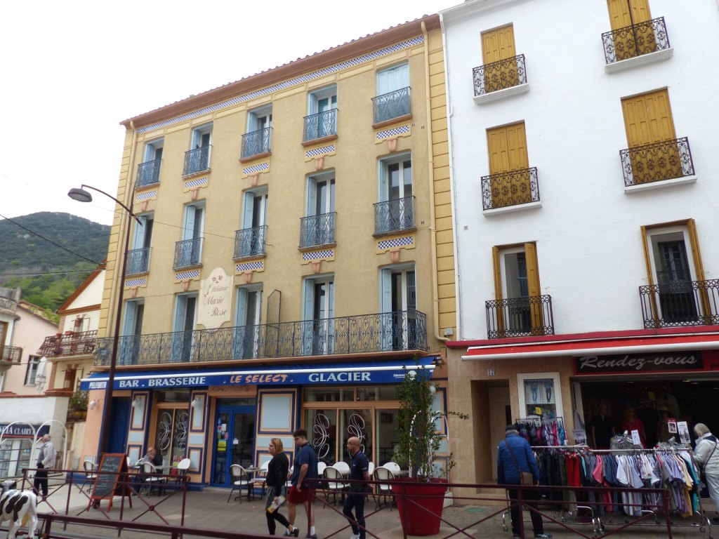 Grand café de l'Aude et de l'Hérault, puis le carrefour puis le select, résidence Marie-Rose