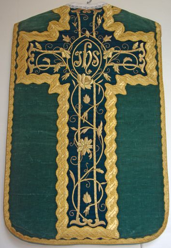 chasuble verte (n° 42) avec étole, manipule et bourse de corporal
