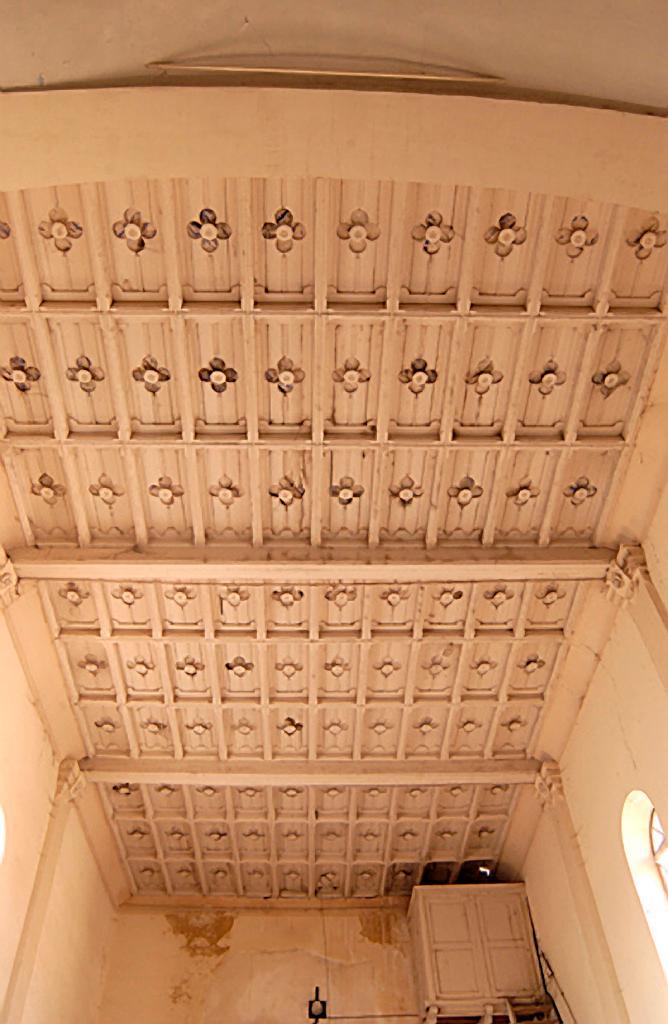 plafond à caissons de la nef, de style néo-gothique