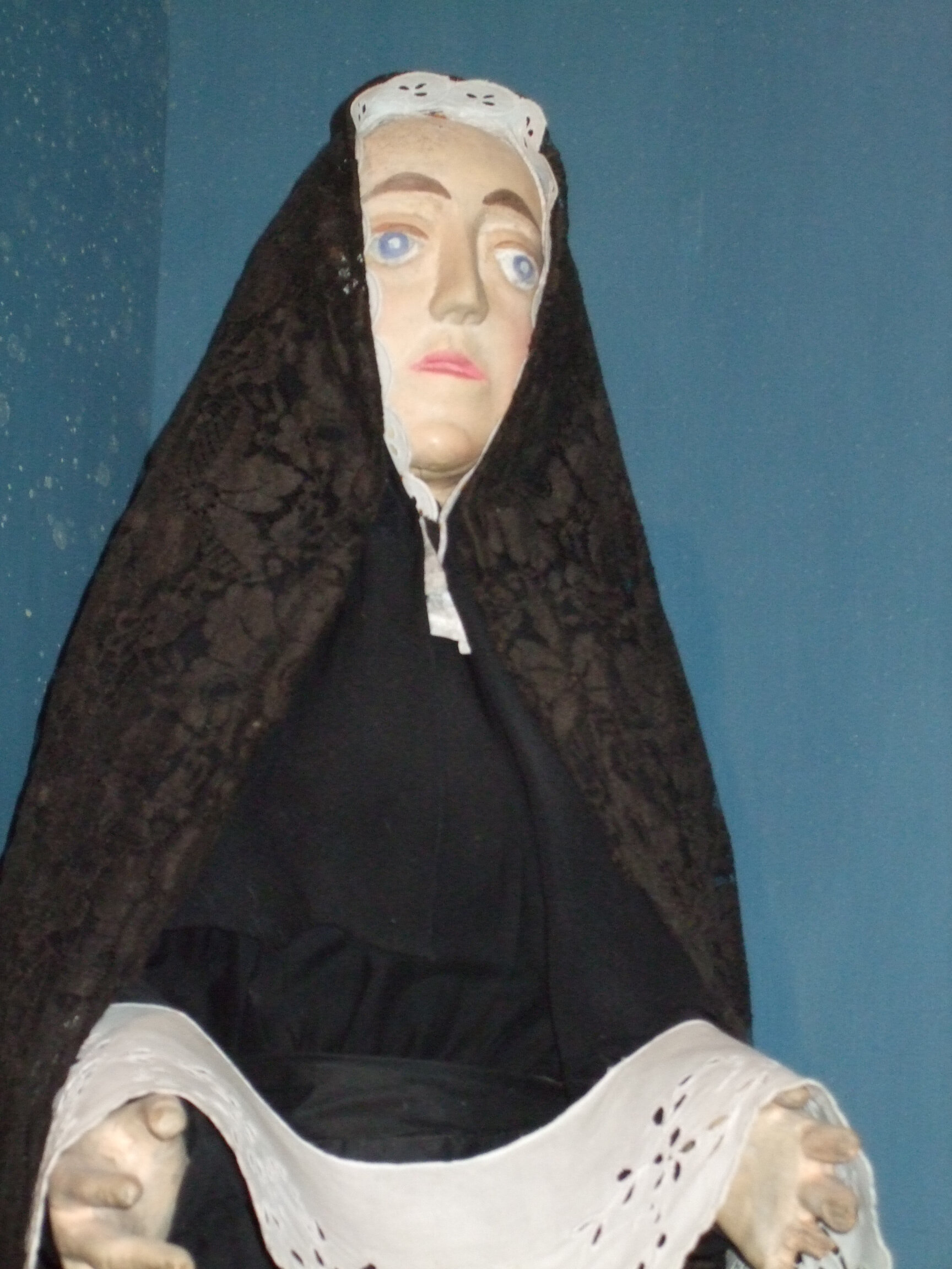 Statue mannequin de la Vierge des Douleurs (du retable du Christ).