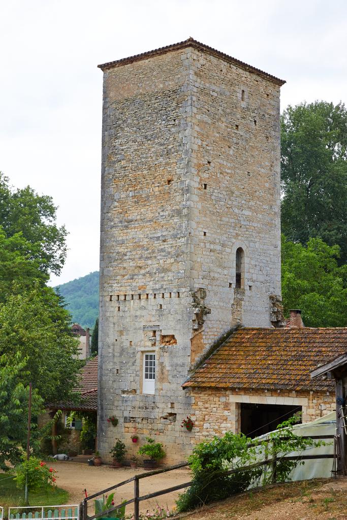 église Saint-Caprais , demeure dite repaire
