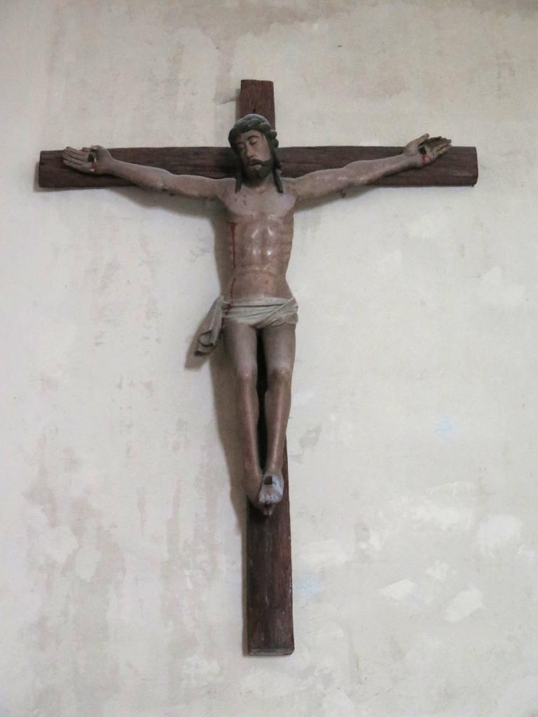 statue : Christ en croix