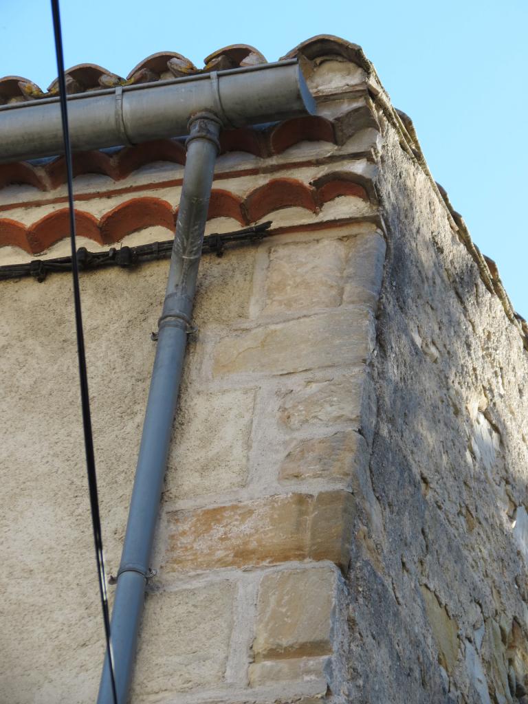 maisons modernes et contemporaines avec remploi médiéval à Alet