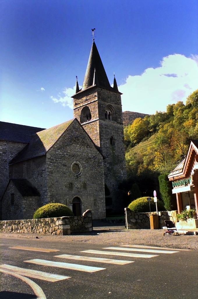 prieuré de bénédictins, église paroissiale Saint-Pierre, Saint-Ebons