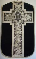 chasuble noire, avec étole, manipule, bourse de corporal et chape (n° 35)