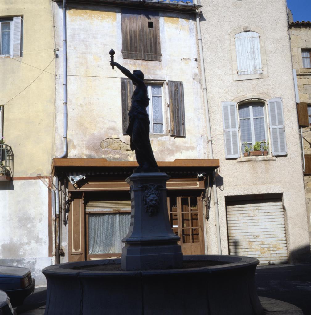 monument (monument commémoratif), fontaine monumentale, de la république