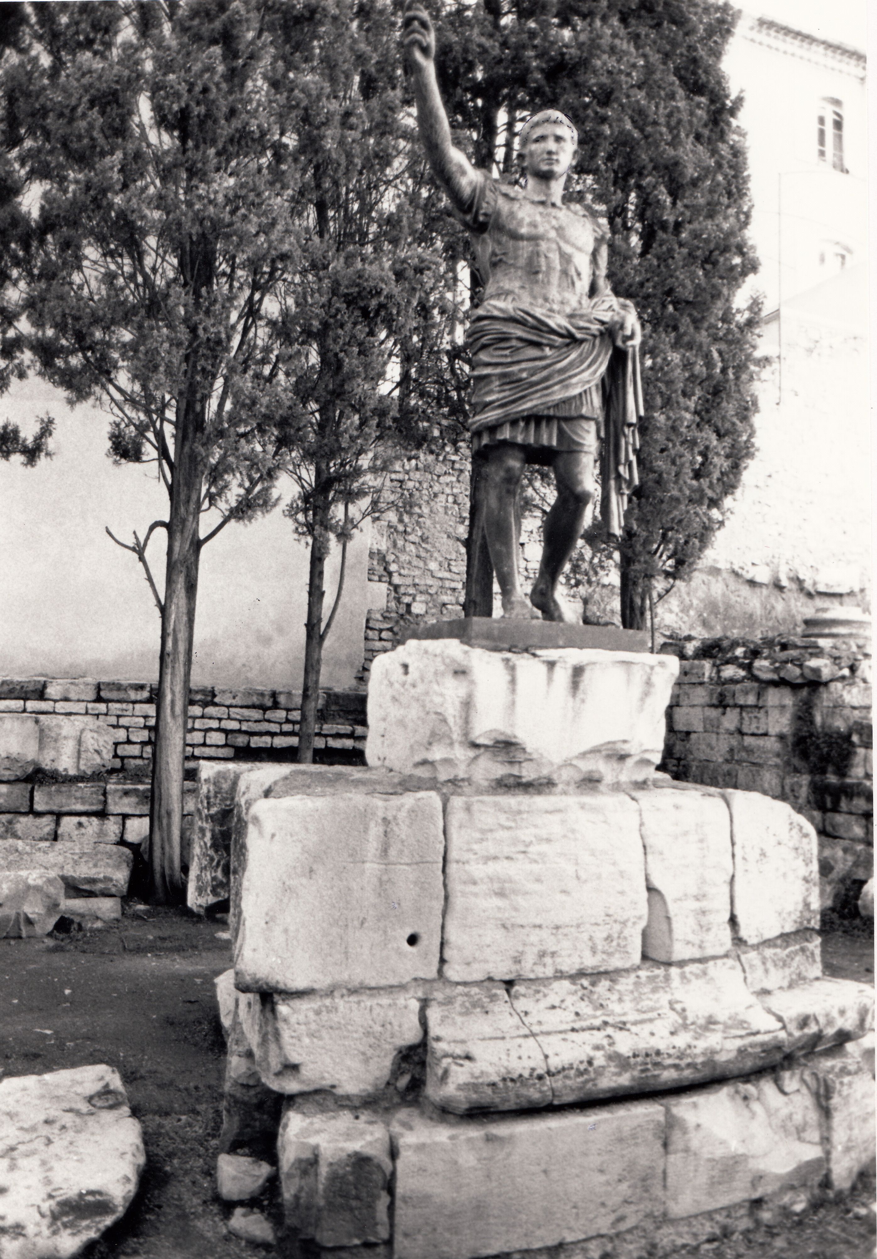 monument de l'empereur Auguste