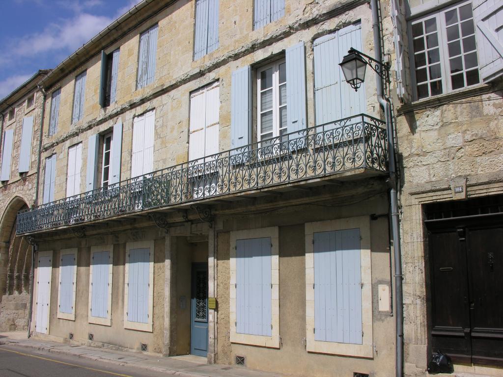 immeuble , hôtel de voyageurs