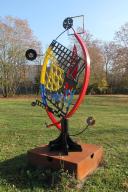 sculpture : la lune et sa fenêtre