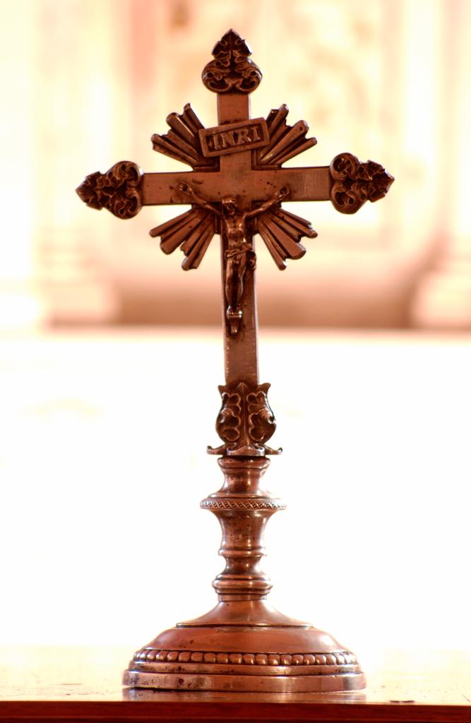 croix d'autel : Christ en croix