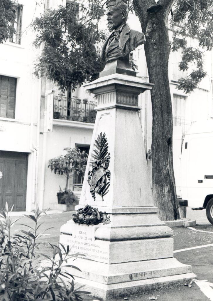 monument (monument commémoratif), de Jean Antoine Peyrottes