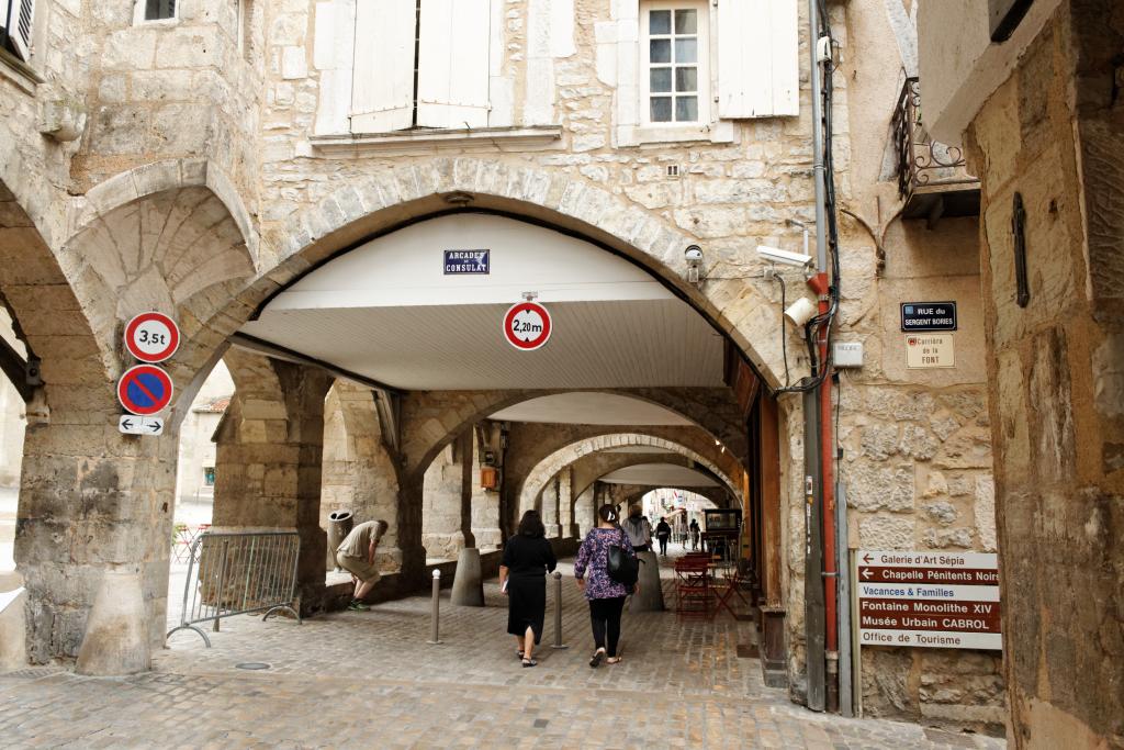 ensemble formé par la place Notre-Dame