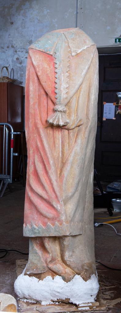 groupe sculpté de la Mise au tombeau