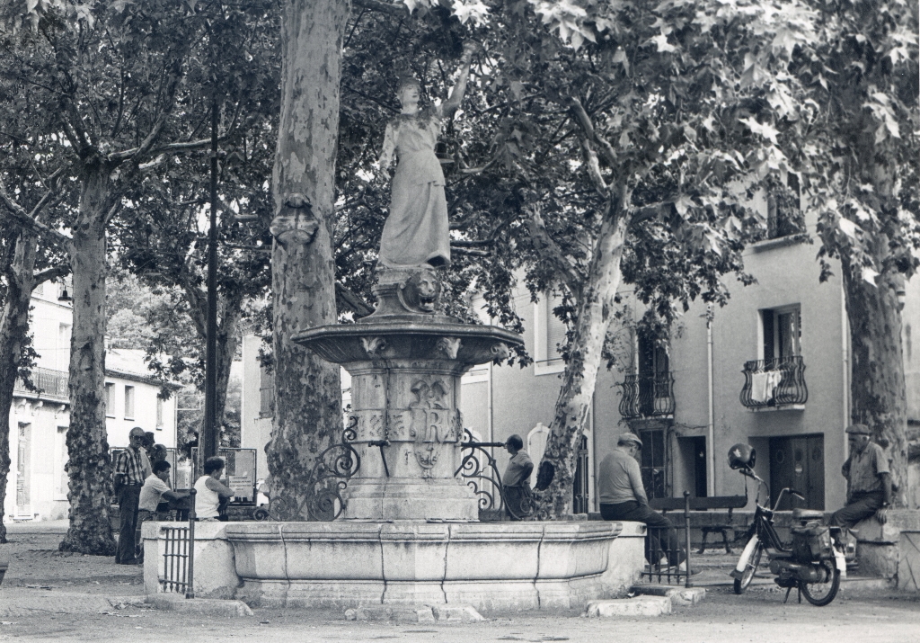 monument (monument commémoratif), fontaine monumentale, de la république