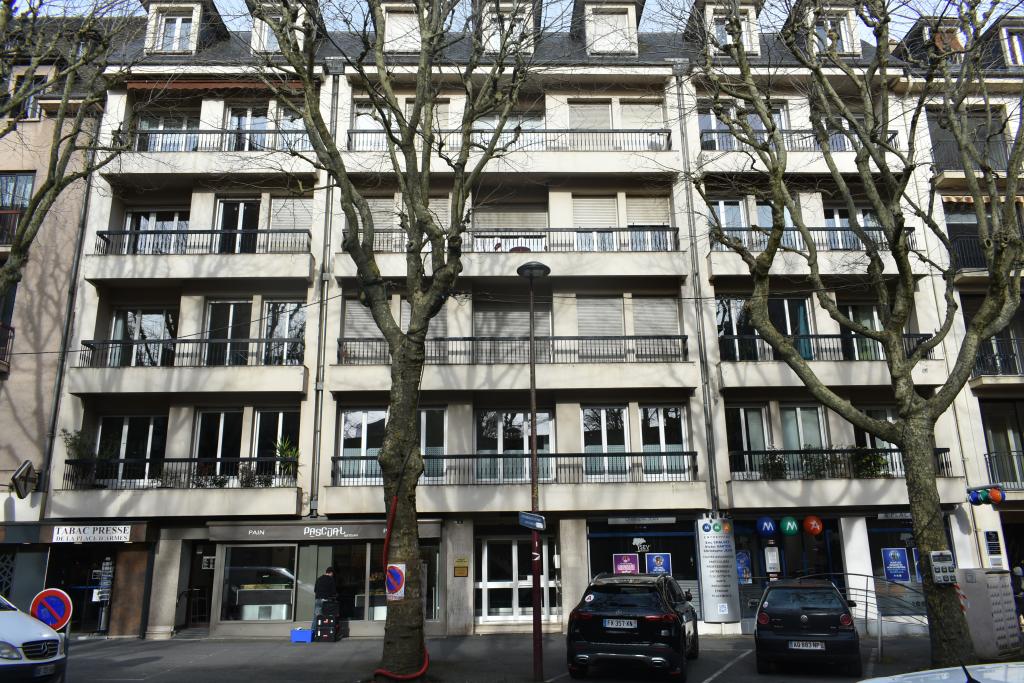 Immeuble à boutique