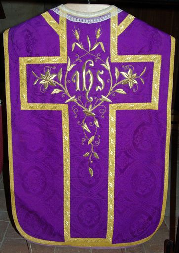 chasuble violette avec chaperon de chape (n° 32)