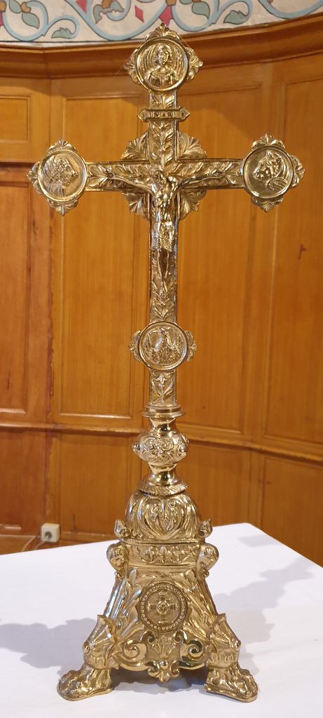 croix d'autel et chandelier pascal