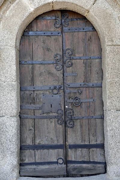Porte à pentures ; portail