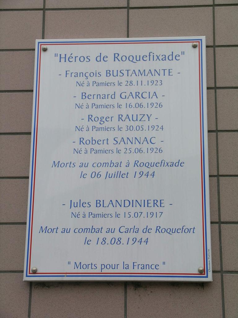 plaque commémorative de la guerre 1939-1945 dédiée aux ""Héros de Roquefixade