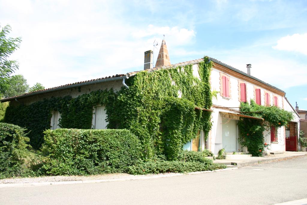 ancien magasin de commerce, débit de boissons et maison, actuellement maison