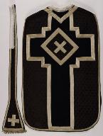 Chasuble noire avec étole et bourse de corporal