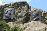 bas-relief : portraits des Le Bondidier