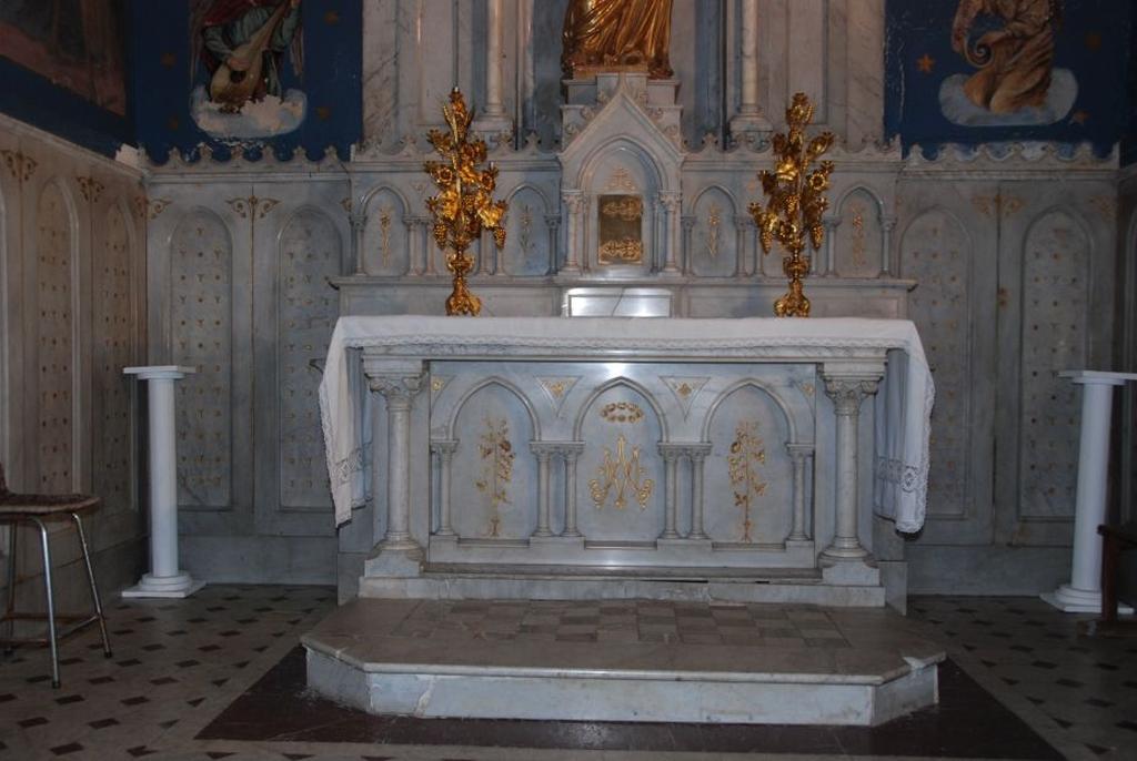 Ensemble du retable et de l'autel de la chapelle de Vierge