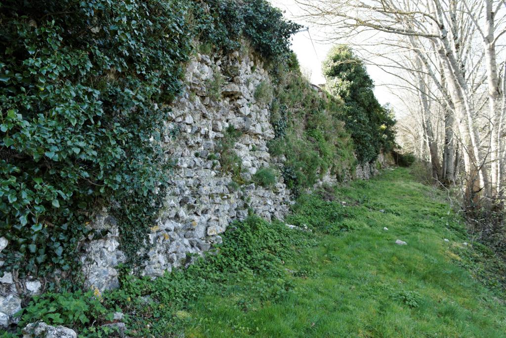 enceinte de la ville haute de Saint-Bertrand-de-Comminges