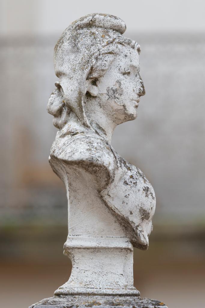 fontaine monumentale avec buste de Marianne