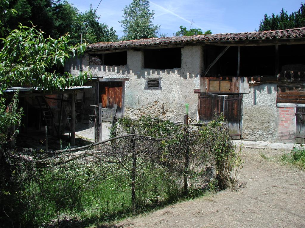 étable à vaches , fenil