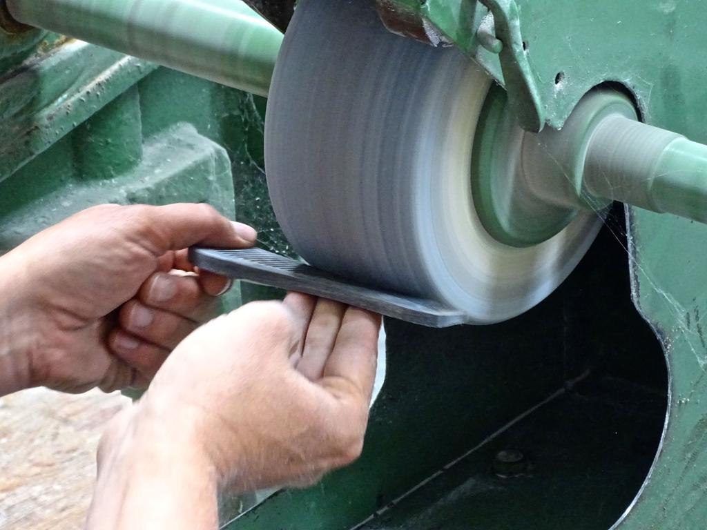 la fabrique de peignes de toilette en corne naturelle en pays d'Olmes