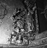 dix statues : anges, instruments de la Passion