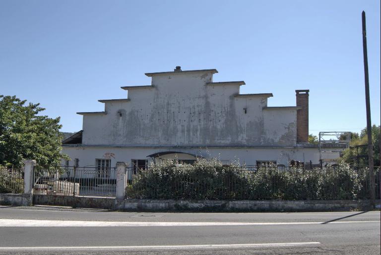 coopérative vinicole de Sauve, actuellement usine de confection Eminence puis atelier de ferronnerie.
