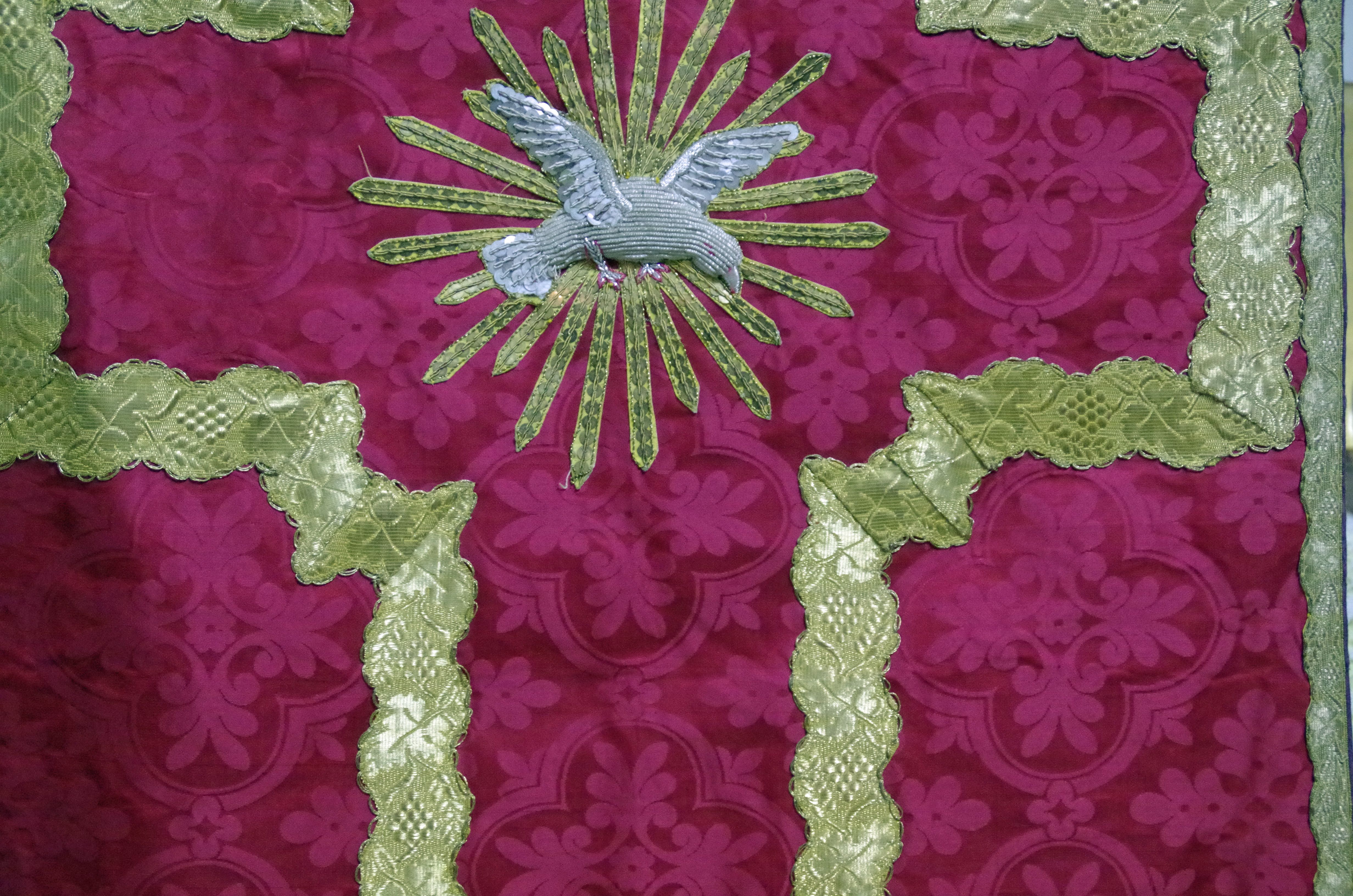 sommaire des textiles de l'église de Saint-Geniès-de-Malgoirès