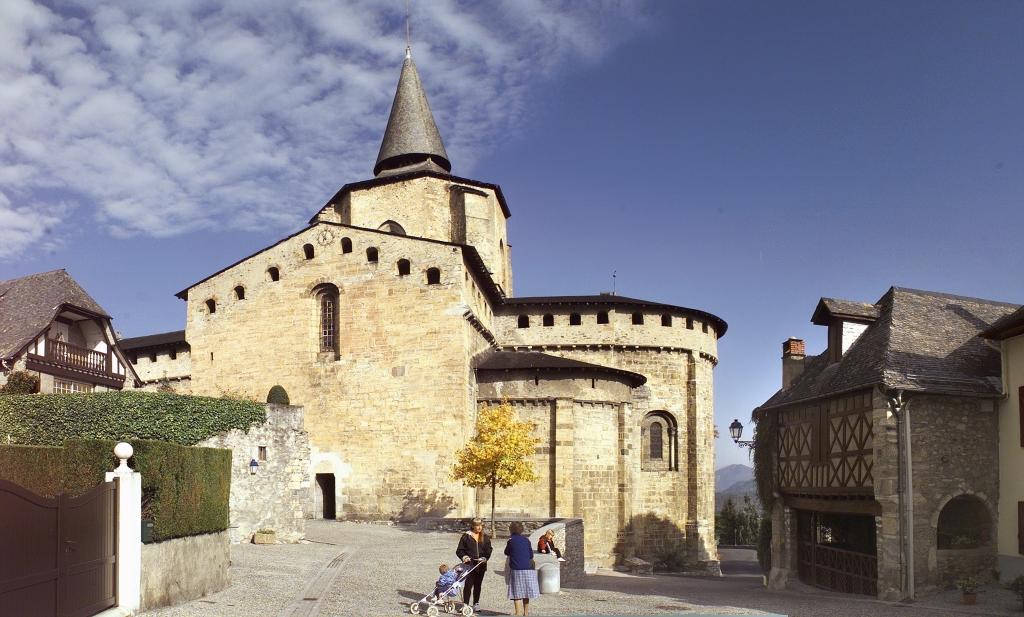 église de l'abbaye de bénédictins Saint-Savin, actuellement église paroissiale