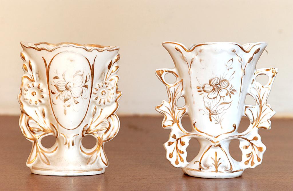 ensemble de 2 paires de vases d'autel (vase à cornet), de style néo-rocaille : Fleurs