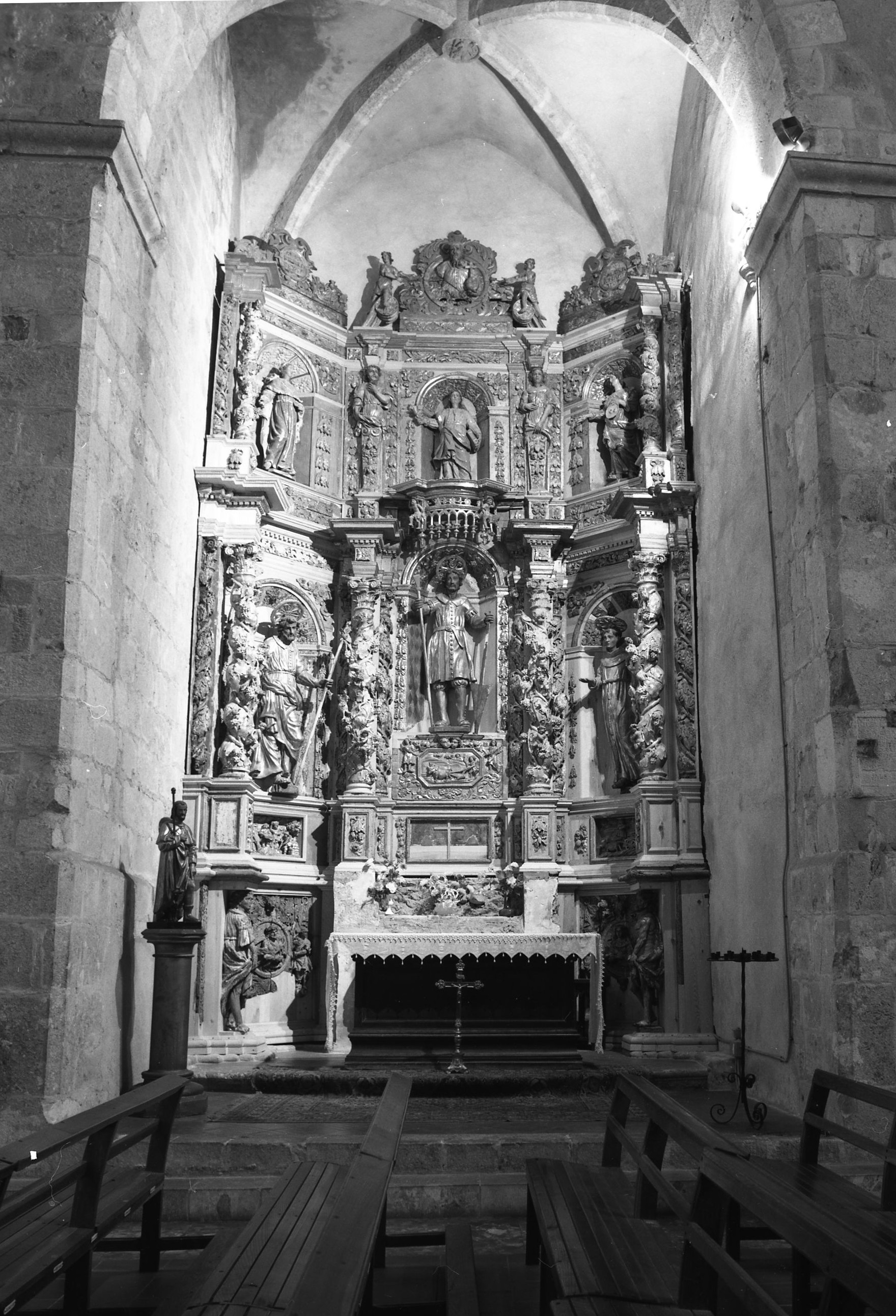 ensemble de l'autel de saint Gaudérique