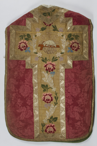 Chasuble rouge avec étole et bourse de corporal