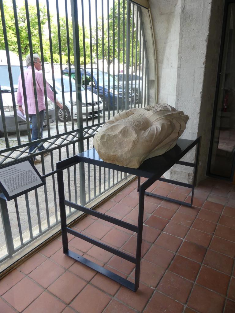 statue (gisant) du cardinal Bertrand du Pouget