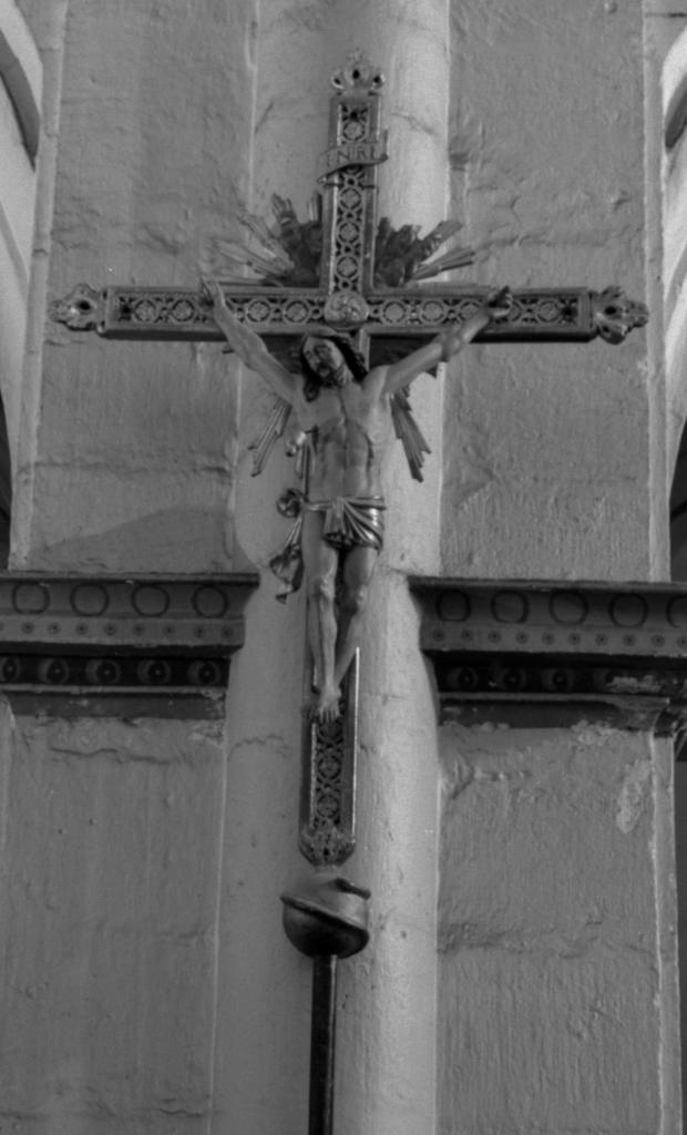 croix d'autel : Christ en croix